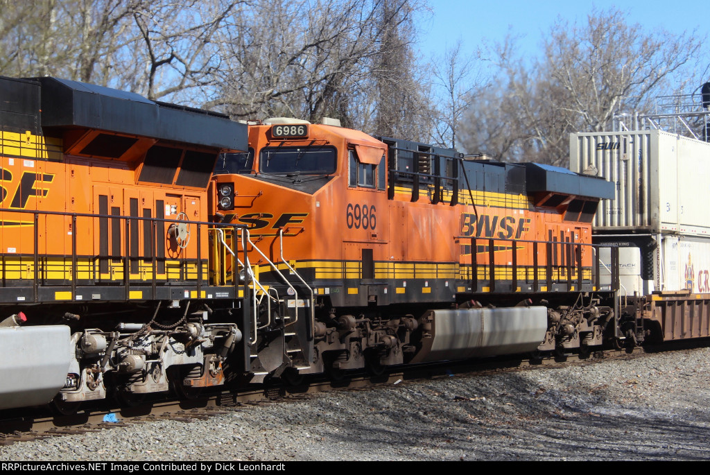 BNSF 6986